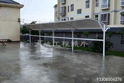 貴州省關嶺縣崗烏電動自行車充電車棚順利竣工